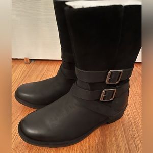 Uggs women’s winter black boots size 6